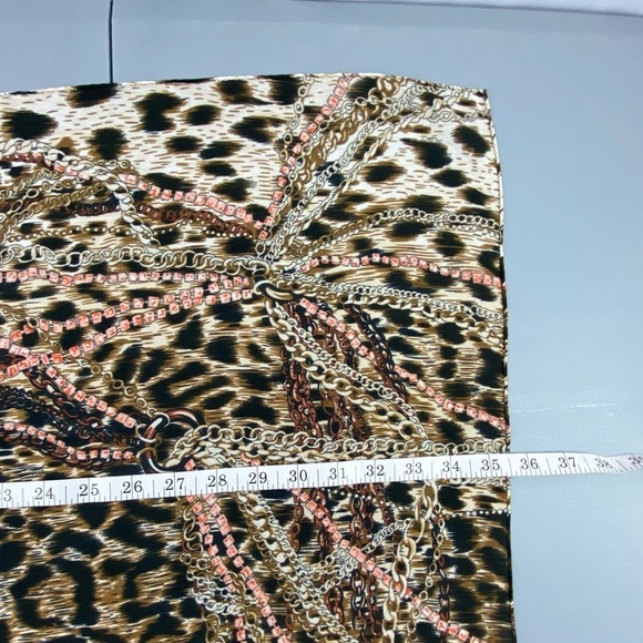 "COLLECTION 18" Multi-color SCARF Geometric Leopard Print 35x35 - Picture 4 of 6